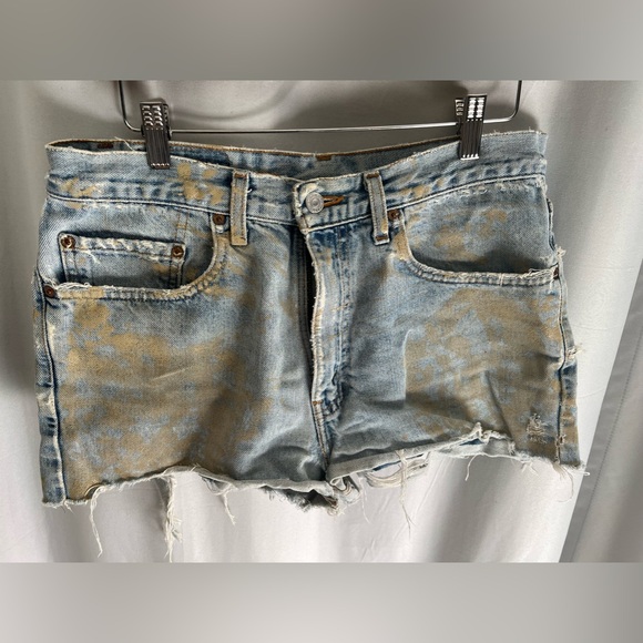 Distressed Levi High Waisted 550 Shorts - Picture 4 of 10